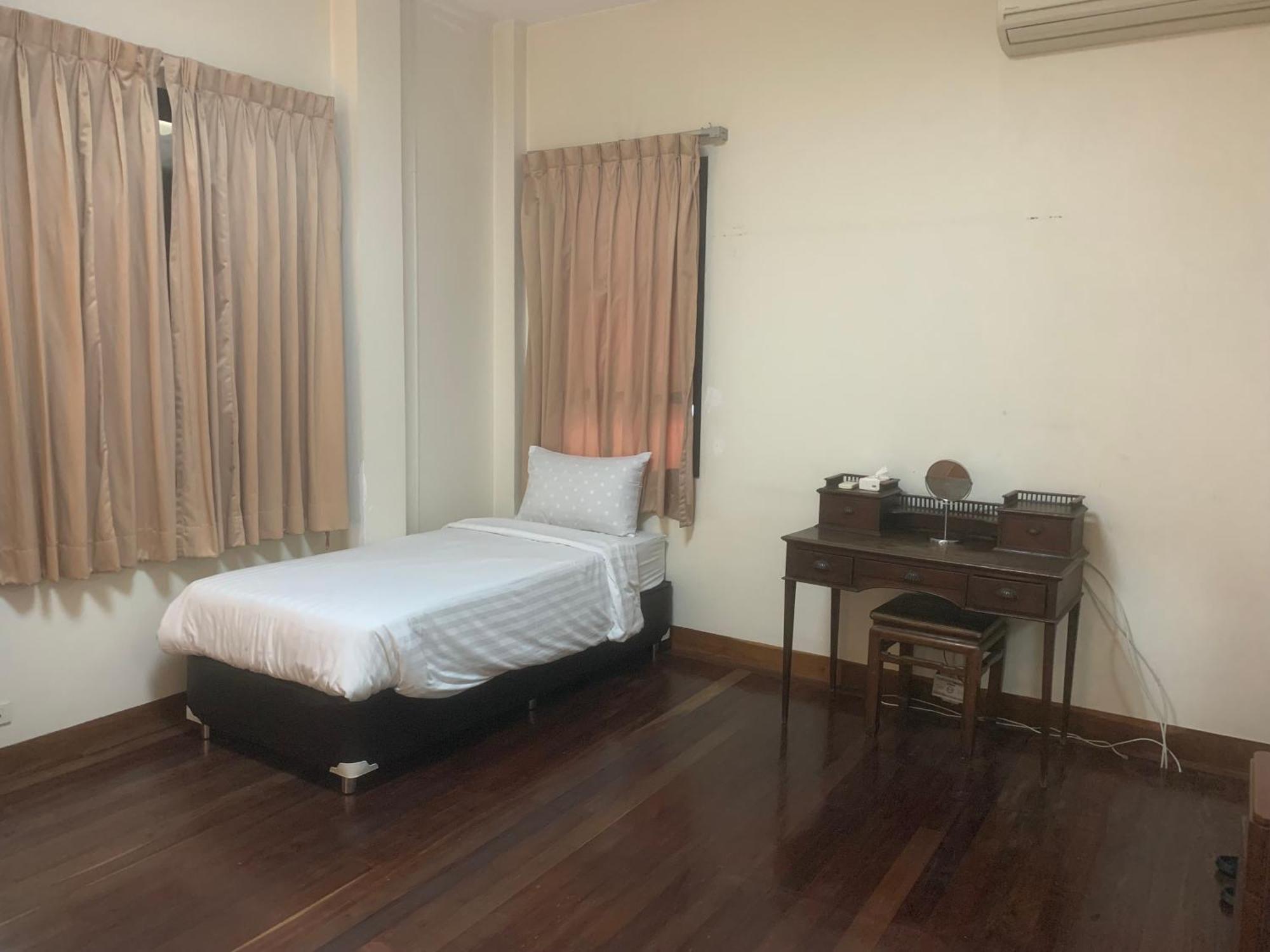 Hotel Baan Tanwa - Mrt Ratchadapisek 3*
